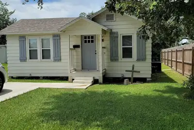 Image de Adorable cottage in the heart of Lake Charles.