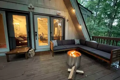 Image de Cute cabin retreat near Shenandoah National Park and pet friendly!