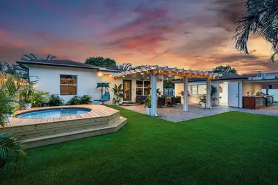 Image de Private Resort! ! Sauna, Pool, Cold Plunge, Hot Tub, Tiki Bar, Theater, Games