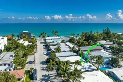 Image de Cozy beach cottage steps away from Hollywood Beach