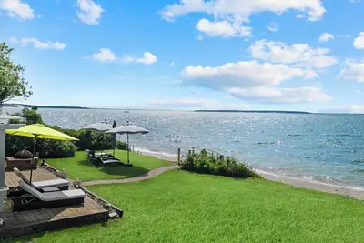 Image de Private Bayfront Living, Water Views