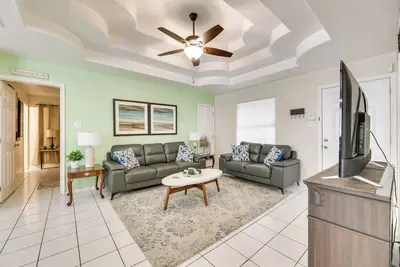 Image de Pet-Friendly Edinburg Apartment with Pool Access!