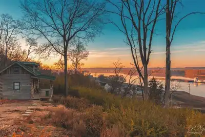 Image de Rustic River Cabin 2