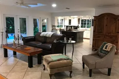 Image de Pet Friendly Pool Home moments from Wec\n