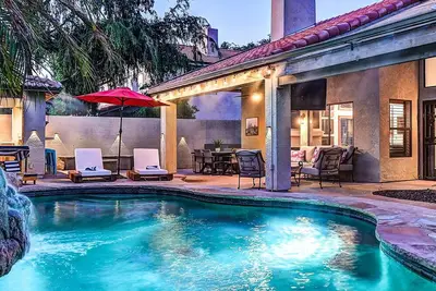 Image de Autumn Retreat Specials! Private Backyard Oasis!