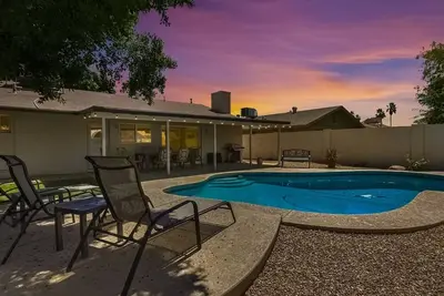 Tempe Remodel w\/ Sparkling Pool and Game Room!