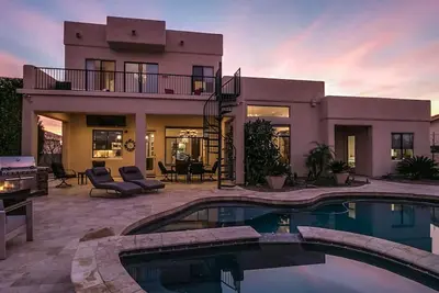 Image de Luxury Contemporary Sanctuary w\/ Pool and Views!