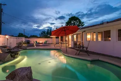 Image de Modern Chic Old Town Scottsdale Home w\/Pool & Gym!