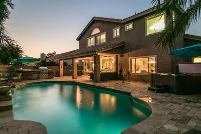 Image de Luxe Scottsdale Home w\/Pool, Spa, & Tesla Charger