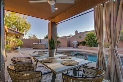 Image de Luxury Scottsdale 5 Bdrm w\/Pool and Hot tub!