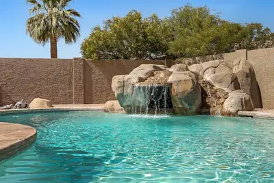 Image de Luxe Central Scottsdale 4 bdrm w/ Backyard Oasis!