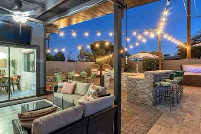 Image de Mid Century Modern Retreat in Old Town Scottsdale!