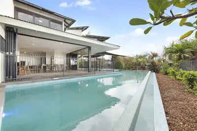 Image de Reef Villa A Sprawling Waterfront Oasis