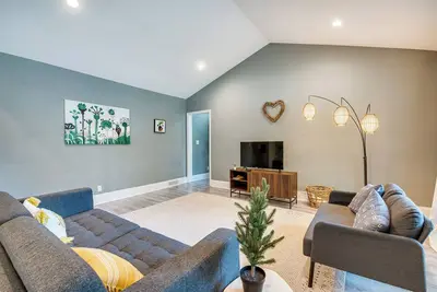 Image de Atlanta Vacation Rental w/ Deck: 4 Mi to Downtown!