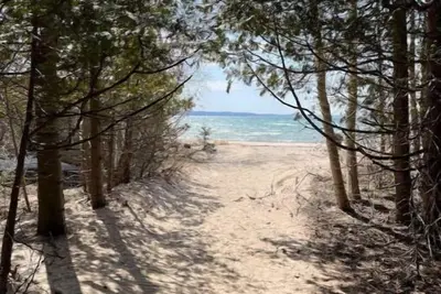 Image de Beach/Ski Home in Harbor Springs