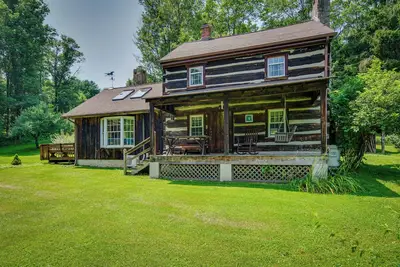 Image de Historic Morrisdale Area Cabin w/ Deck & Fireplace
