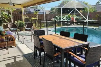 Image de Heated pool. Private back yard.