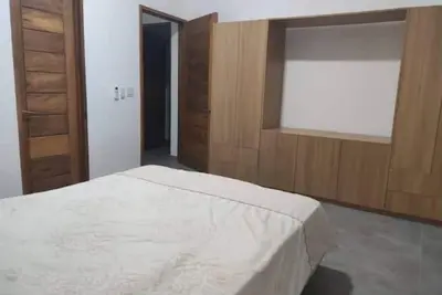 Image de 2 bdrm Villa, natural setting, walk to town center
