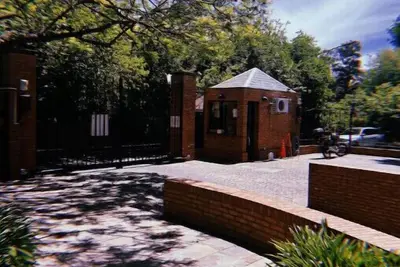Image de Amazing Duplex with patio and grill\n\n