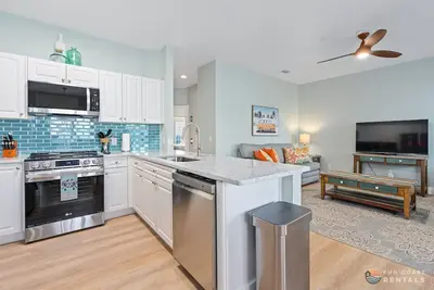Image de On Flagler Avenue! Dog Friendly with Balcony and Parking. Walk to the Beach!