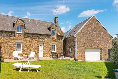 Image de Belle maison à Créances avec WiFi