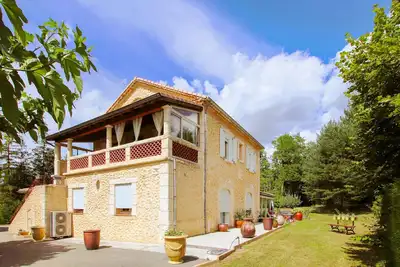 Image de Magnifique maison Ă Eyguians avec WiFi