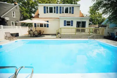 Image de 4-bedroom vacation home 8 minutes to Downtown Market