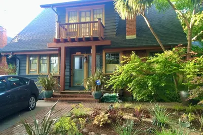 Image de Gorgeous 3 bdrm home in Rockridge, walk to everything!