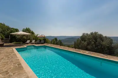 Image de Superbe maison à Oprtalj