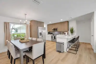 Image de New Largo Lagoon Pool Home!
