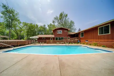 Image de Lake Erie Getaway with Private Pool & Yard!