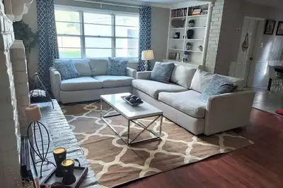 Image de 5 Bdrm+Large Backyard+Wifi+Parking