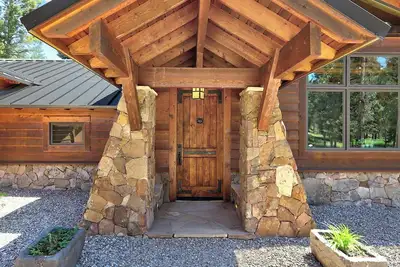 Image de Custom Luxury Cabin | Private Setting | Large Deck with Views | Jung's Bärenhaus