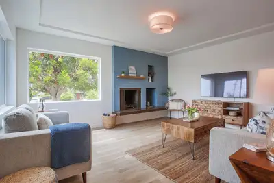 Image de Birdrock Beach Cottage - New updated cottage with hot tub