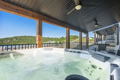Image de New Build at Rocky Shores-Free Daily Tickets-Lake Views-Electric Car Charger-Game Room!