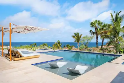 Modern 5bd Villa Fully Staffed steps from the beach with Beach Club Access!