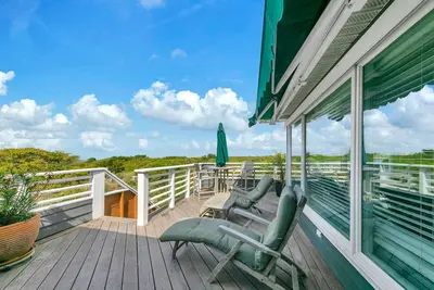 Image de Henderson Haus | Near Beach + Balcony w/ Grill | Steps to Henderson State Park