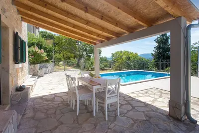 Image de Superbe maison à Bajagic avec jacuzzi