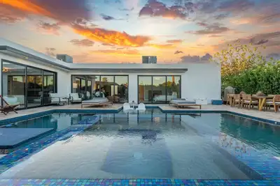 Image de Luxury spacious Oasis with heated pool and hot-tub in the heart of Scottsdale