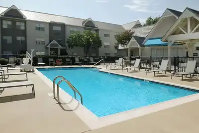 Image de Indulge in Home-Like Comfort! 3 Convenient Units, Near Conservatory of Flowers