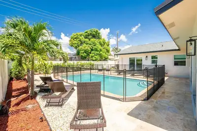 Image de Villa Serenity - Sunny Coastal Themed Retreat Heated Pool Bbq Outdoor Dining