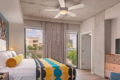 Image de Wyndham 2 Bedroom Presidential ~ Balcony, Kitchen, Sleeps 6 ~ Walk to 6th Street