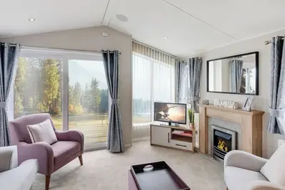 Image de Autograph Junior Lodge 2 Bed with Hot Tub