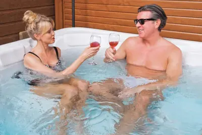 Image de Autograph Junior Lodge 2 Bed with Hot Tub Pet