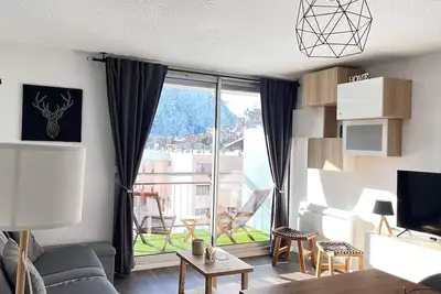 Image de Appartement 'Au Pied Des Pistes Les 2 Alpes' avec vue sur montagne et balcon