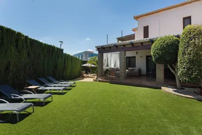 Image de Appartement \"Resort Villa Luny\" avec vue sur la piscine partagée, Wi-Fi et climatisation