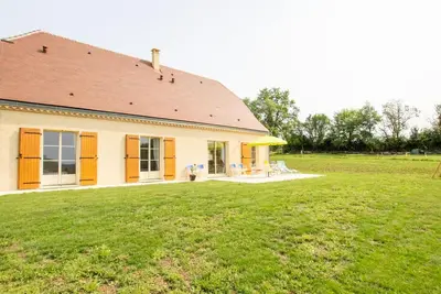 Image de Maison familiale avec terrasse, clim et jeux enfants en Périgord