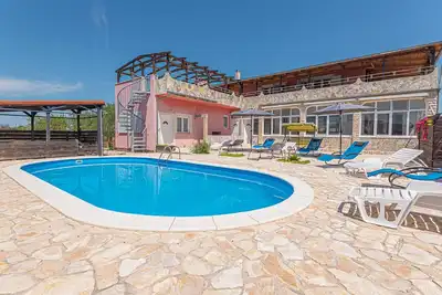 Image de Belle maison à Konjevrate avec WiFi