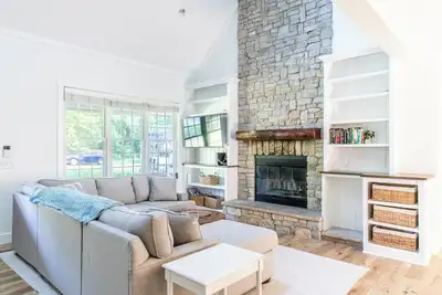 Image de New Pool, Hot Tub, Short Walk To Beach