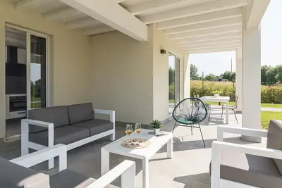 Image de Cittadella 7 near to the lake with shared pool